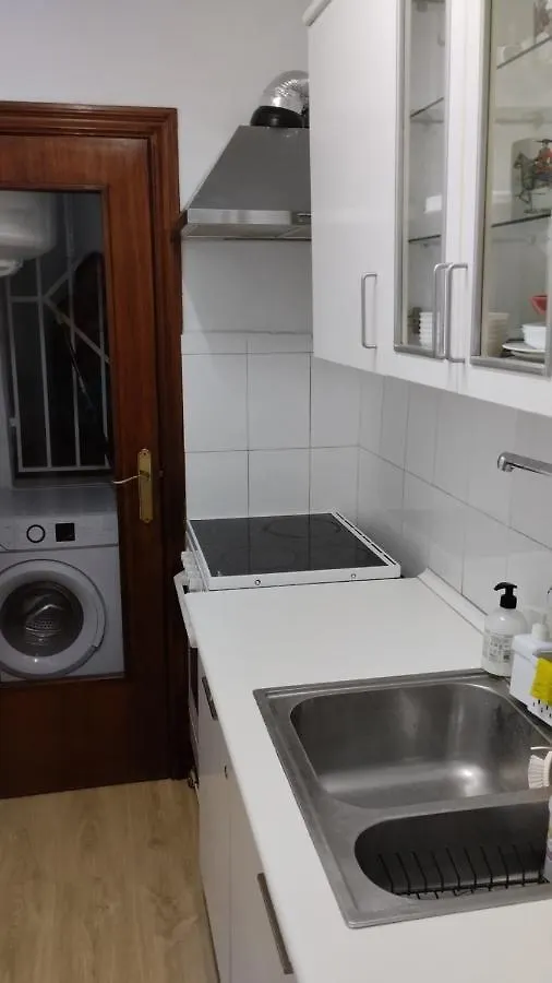 Metro La Salut Apartment Badalona 0*,